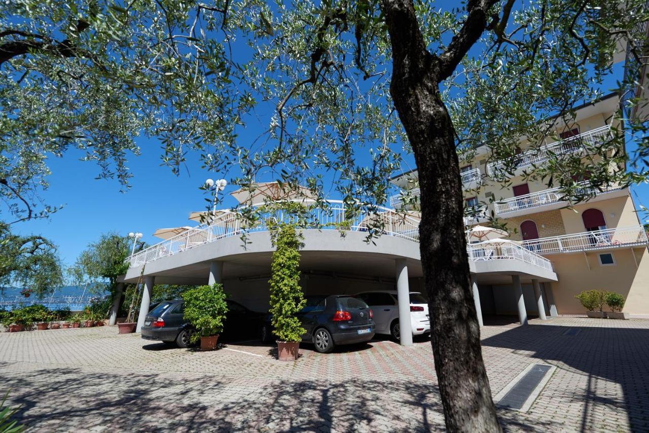 Hotel Benacus Torri Del Benaco Exterior photo