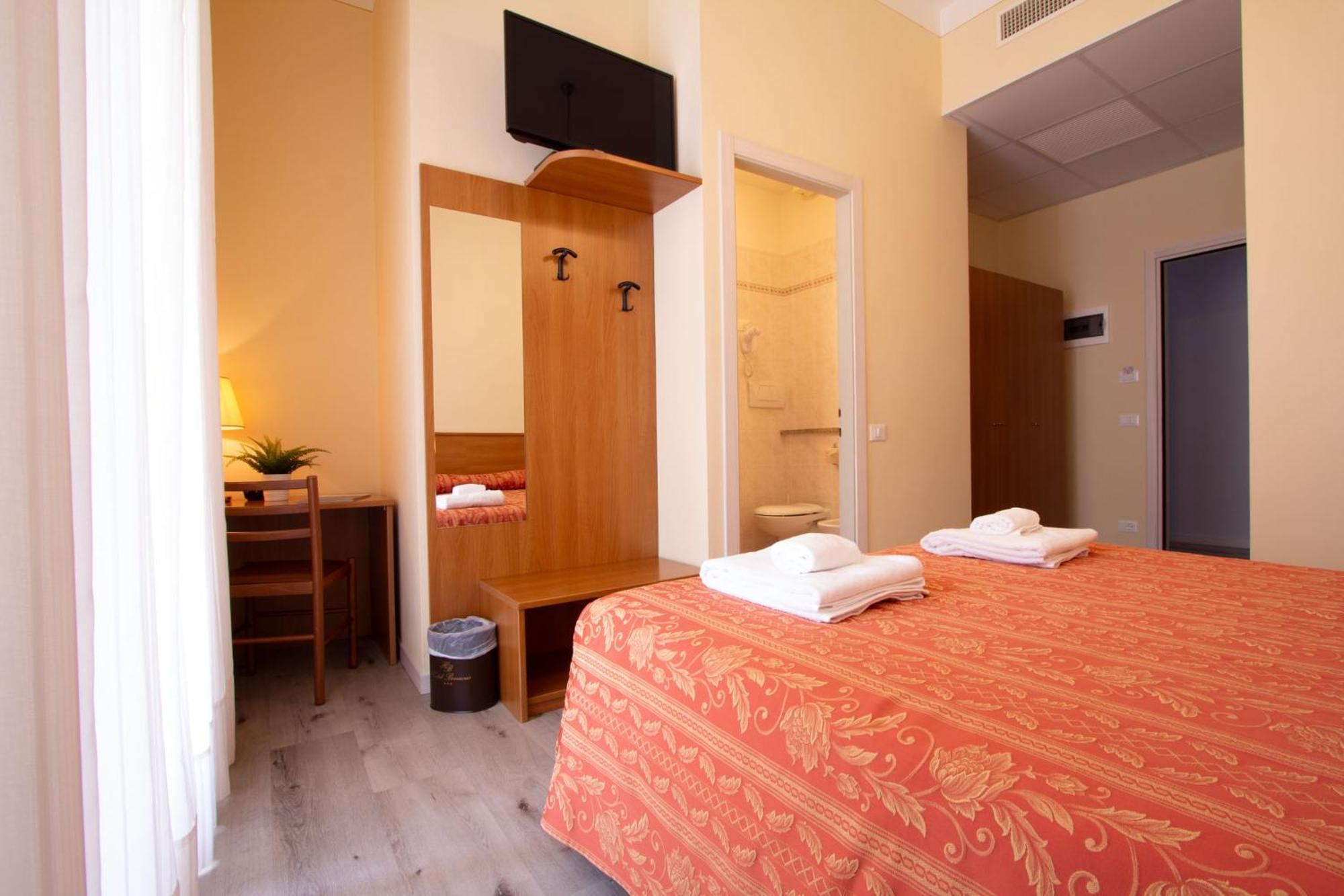 Hotel Benacus Torri Del Benaco Exterior photo