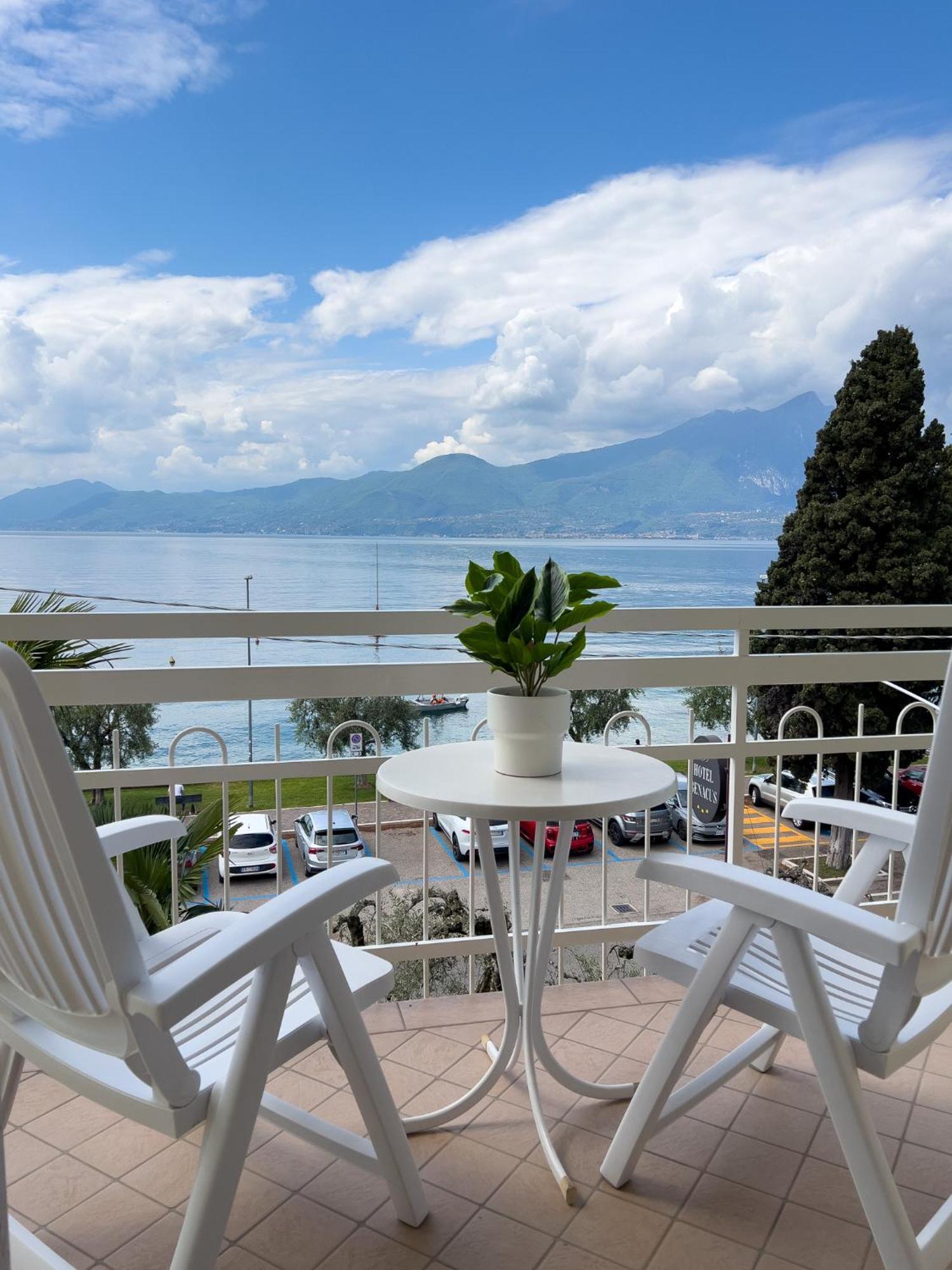 Hotel Benacus Torri Del Benaco Exterior photo