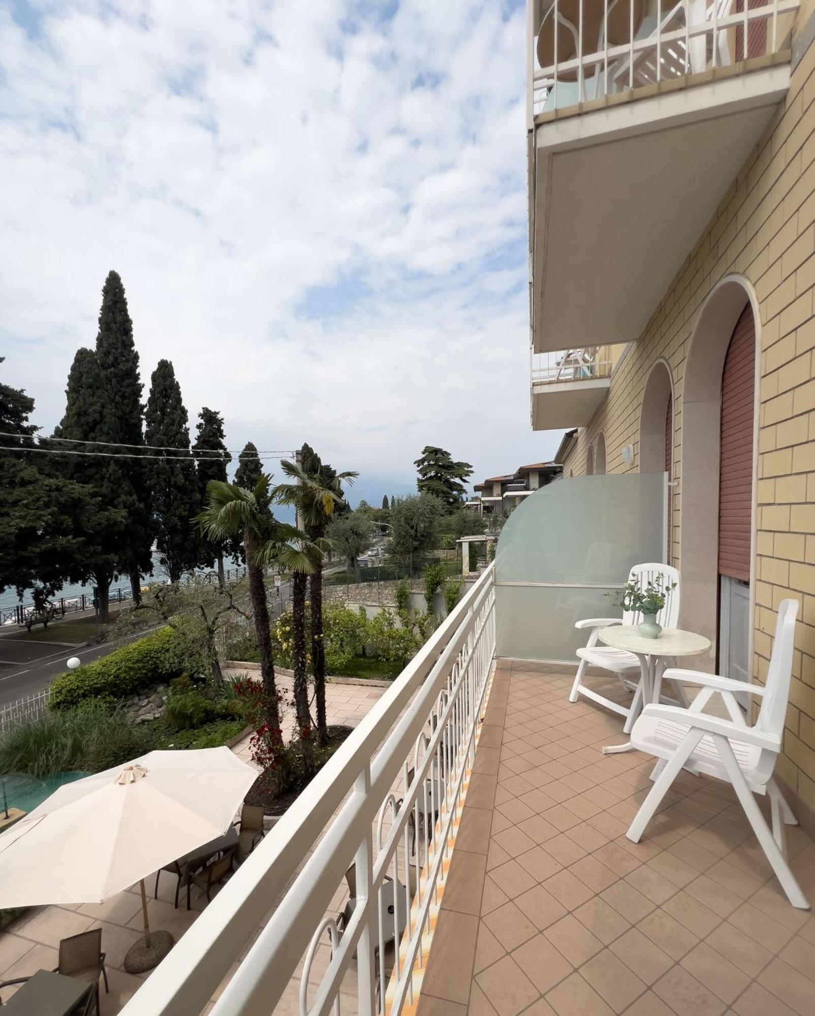Hotel Benacus Torri Del Benaco Exterior photo